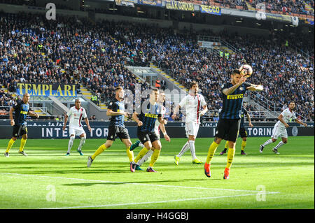 Milan, Italie. 16 Oct, 2016. Mauro Icardi de FC Inter en action au cours de la Serie A italienne league entre l'Inter Milan et Cagliari à San Siro à Milan, Italie. Credit : Action Plus Sport/Alamy Live News Banque D'Images