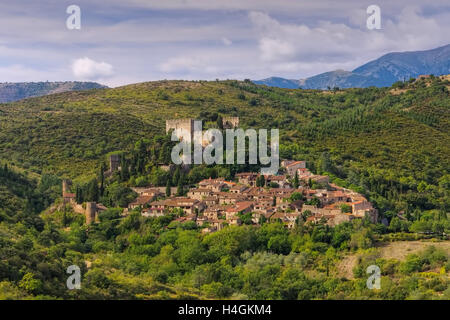 Castelnou - vieux village Castelnou dans le sud de la France Banque D'Images