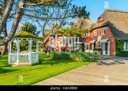 L'île de Sylt, ALLEMAGNE - SEP 6, 2016 : maisons et boutiques typique frison avec des toits de chaume à Kampen village sur l'île de Sylt, Germa Banque D'Images