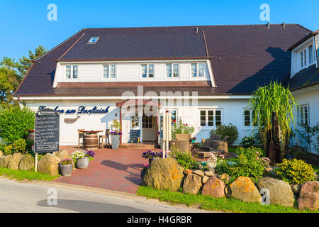 L'île de Sylt, ALLEMAGNE - 7 SEP 2016 : restaurant typique et guest house en Wenningstedt village sur l'île de Sylt, Allemagne. Banque D'Images