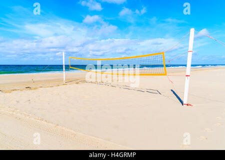 Filet de volley-ball sur plage de sable blanc à Kampen village, l'île de Sylt, Allemagne Banque D'Images