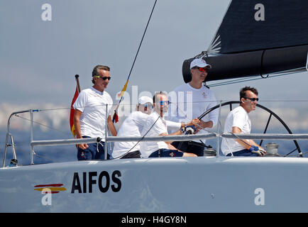 Espagne Royal King Felipe voile avec l'Aifos voilier lors de la coupe du roi. Sur ses vacances d'été à Majorque. Banque D'Images