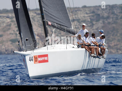 Espagne Royal King Felipe voile avec l'Aifos voilier lors de la coupe du roi. Sur ses vacances d'été à Majorque. Banque D'Images