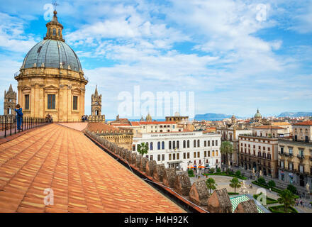 Paysage urbain depuis le toit de la cathédrale de Palerme, Palerme, Sicile, Italie Banque D'Images