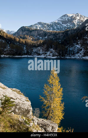 Vorderer Lahngangsee Rotgschirr avec Montagne, 2261m, Totes Gebirge Mountains, Styrie, Autriche, Europe Banque D'Images