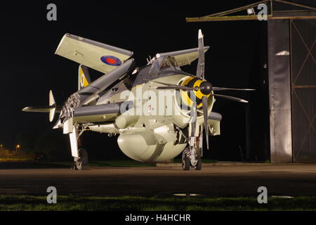 Fairey Gannet AEW 3, XL502, avion de nuit Banque D'Images