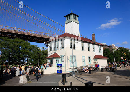 Brooklyn Ice Cream Factory, Fulton Ferry Landing au Brooklyn Bridge, Brooklyn, New York, USA Banque D'Images