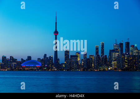 À partir de la ville de Toronto Toronto Island au coucher du soleil. Toronto Ontario Canada. Octobre 2016 Banque D'Images