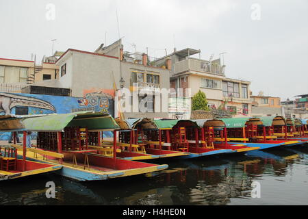 Le quai sur les lacs de Xochimilco, Mexico. Banque D'Images