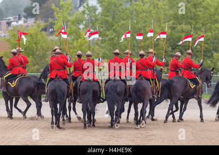 Notre fier GRC Carrousel exécution de leurs performances à l'Ancaster Fairgrounds 630, Route de la Trinité à Ancaster, en Ontario, le Banque D'Images