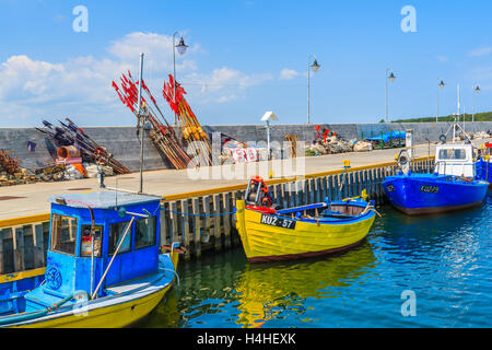 PORT KUZNICA, POLOGNE - JUN 21, 2016 : les bateaux de pêche dans la péninsule de Hel Kuznica port sur la mer Baltique, en Pologne. La pêche est toujours grand Banque D'Images