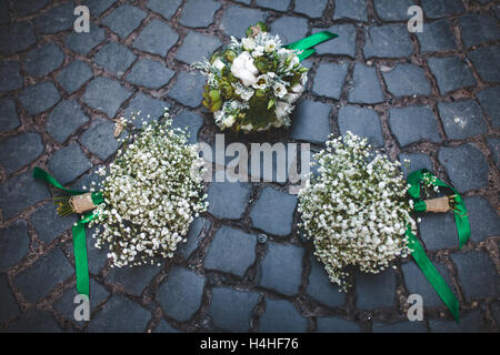 Bouquet de mariage sur les pavés Banque D'Images