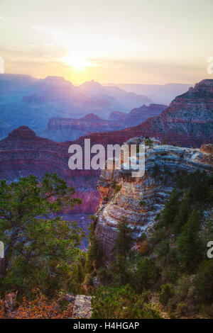 Vue d'ensemble du Parc National du Grand Canyon au coucher du soleil Banque D'Images