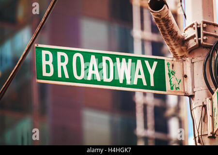 Signe de Broadway à New York City, USA, un jour ensoleillé Banque D'Images