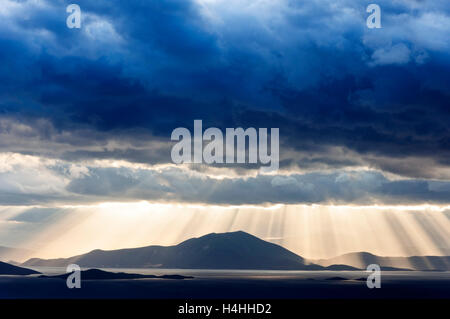 Ciel menaçant au-dessus du Golfe Pagasitique et la partie continentale de la Grèce centrale Banque D'Images