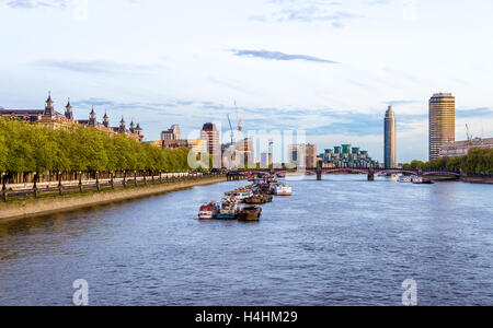 Vue sur la Tamise vers Lambeth Bridge - Londres Banque D'Images