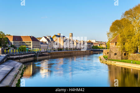 Bâtiments sur le remblai en Besancon - France Banque D'Images