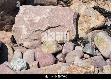 Torridonian rochers de grès sur la plage de Mellon Udrigle, Wester Ross, les Highlands écossais Banque D'Images