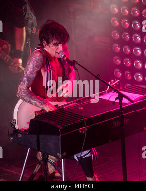 Justin Hawkins de l'obscurité à la salle de bal Regency à San Francico sur leur souffle de notre tournée. Banque D'Images