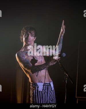 Justin Hawkins de l'obscurité à la salle de bal Regency à San Francico sur leur souffle de notre tournée. Banque D'Images