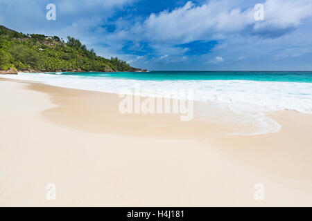 La plage de sable blanc parfaite Anse Intendance dans le sud de Mahe, Seychelles Banque D'Images