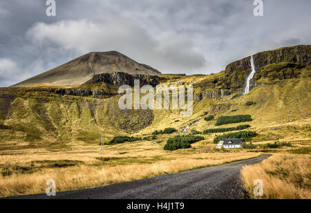 Bjarnarfoss chute d'eau à l'extrémité ouest de la péninsule de Snæfellsnes en Islande Banque D'Images