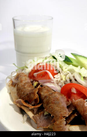 Döner Kebab, salade & ayran Banque D'Images