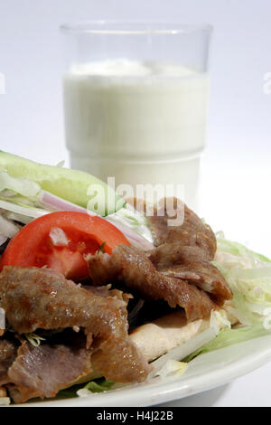 Döner Kebab, salade & ayran Banque D'Images