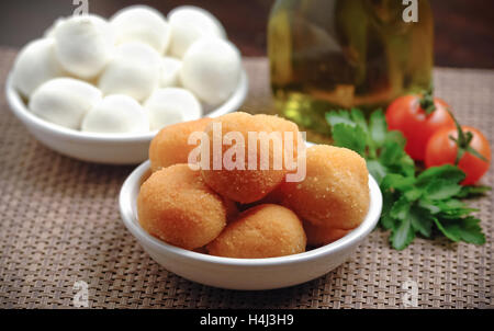 Fromage Mozzarella frit italien Banque D'Images