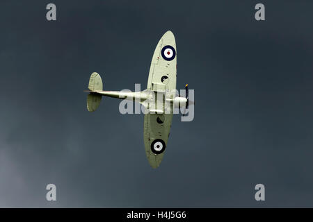 Supermarine Spitfire Mk lla P7350 de la RAF BBMF au Royal International Air Tattoo 2016,RAF Fairford, Gloucestershire, Royaume-Uni. Banque D'Images