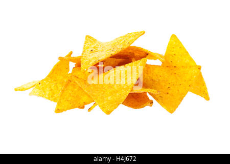 Tas de copeaux de tortilla isolés sur fond blanc Banque D'Images