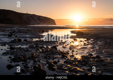 Lever du soleil sur la plage de Yaverland sur l'île de Wight Banque D'Images