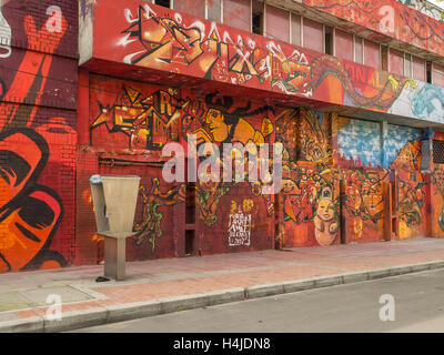 Bogota, Colombie - 30 Avril 2016 : couleurs des murs de maisons à Bogota Banque D'Images