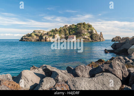 Dans l'île Lachea Acitrezza, ville touristique en Sicile Banque D'Images