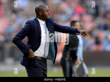 Washington, DC, USA. 16 Oct, 2016. 20161016 - New York City FC entraîneur PATRICK VIEIRA dirige son équipe contre D.C. United dans la deuxième moitié du Stade RFK à Washington. Credit : Chuck Myers/ZUMA/Alamy Fil Live News Banque D'Images