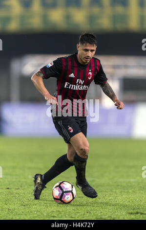 Vérone, Italie. 16 Oct, 2016. Gianluca Lapadula (Milan) Football/soccer : Italien 'Serie' un match entre Chievo Vérone 1-3 AC Milan au Stadio Marc'Antonio Bentegodi de Vérone, Italie . © Maurizio Borsari/AFLO/Alamy Live News Banque D'Images