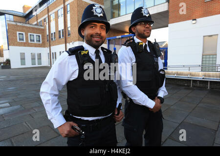 Équipé de la nouvelle police corps portés à l'extérieur de la caméra vidéo de la station de police de Lewisham, Lewisham. Banque D'Images