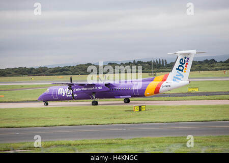 Bombardier Dash 8 administré par Flybe Airlines à l'aéroport de Manchester Ringways Banque D'Images