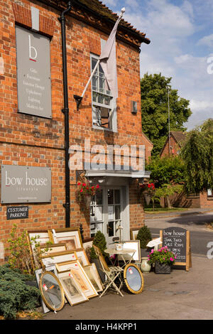 L'Angleterre, Berkshire, Hungerford, Charnham Street, Bow House boutique vie en stock Faulknor Square Banque D'Images