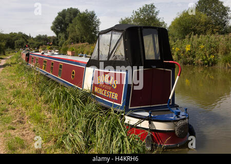 L'Angleterre, Berkshire, Hungerford, Canal Walk, narrowboats amarré sur le canal Kennet et Avon Banque D'Images