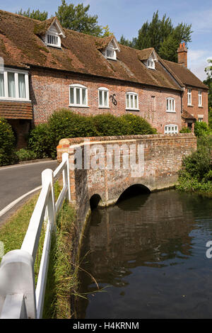 L'Angleterre, Berkshire, Hungerford, Denford Mill sur la rivière Kennett Banque D'Images