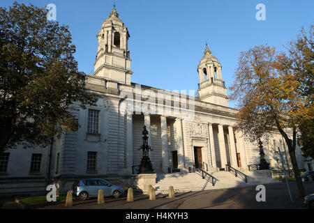 Vue générale de la Cour de la Couronne de Cardiff sur Cathays Park Banque D'Images