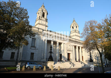 Vue générale de la Cour de la Couronne de Cardiff sur Cathays Park Banque D'Images