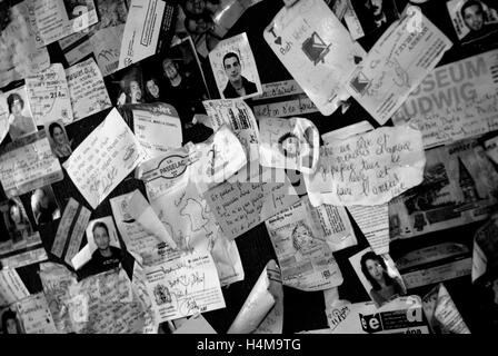 Les photos et les notes sur le mur de Le Tire Bouchon, Montmartre, Paris Banque D'Images