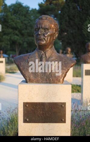 Josip Broz Tito buste en bronze statue à Pula, Croatie Banque D'Images