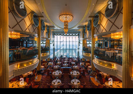 À l'intérieur de la salle à manger à la MS Magic Couleur. Un cruiseferry détenus et exploités par la compagnie maritime basé en Norvège Color Line Banque D'Images