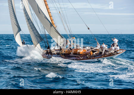 Mariquita, classic yacht de voile sous le vent pendant les Voiles de Saint-Tropez Banque D'Images