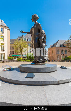 LUXEMBOURG - 7 avril, 2008 : Monument de la grande-duchesse Charlotte sur place de Clairefontaine Banque D'Images