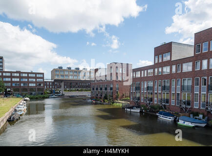 Amsterdam, Pays-Bas - 08 août 2016 : l'architecture moderne maisons de canal. Ijburg est un quartier résidentiel de artifici Banque D'Images