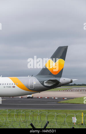 Airbus A321 exploité par Thomas Cook Airlines à l'aéroport de Manchester Ringways Banque D'Images